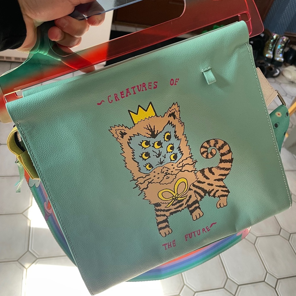 Min and mon bag with strap